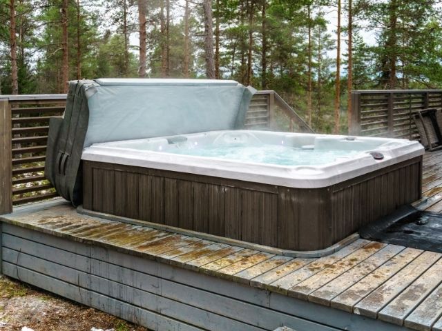 spa semi encastré avec couverture